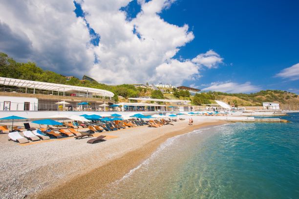 Отель на пляже или оздоровительный курорт: куда ехать этим летом?